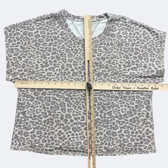 NWOT Calme Shirt Women Medium Tan Leopard Animal Print Boxy Cropped Cotton Blend - Picture 5 of 7